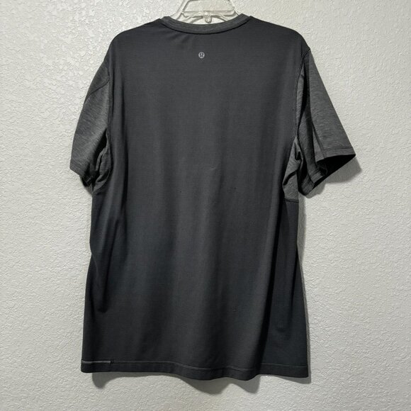Lululemon Reflective Vented workout shirt - Size Large - Picture 2 of 3